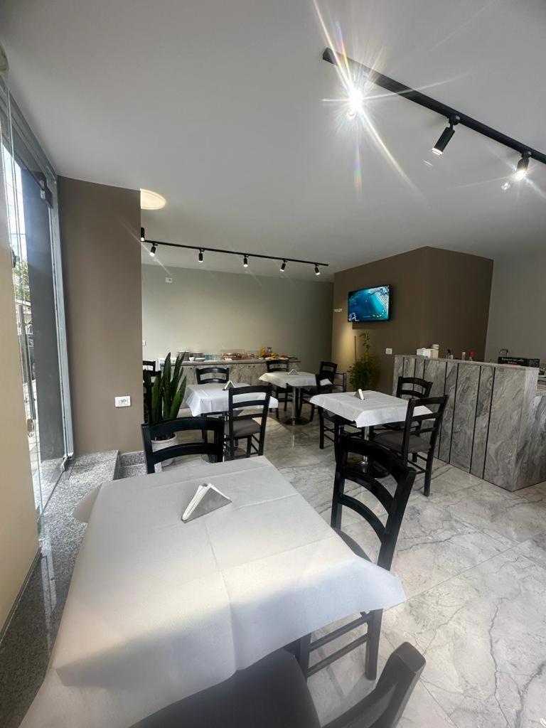 Hotel Her Vlore Ngoại thất bức ảnh