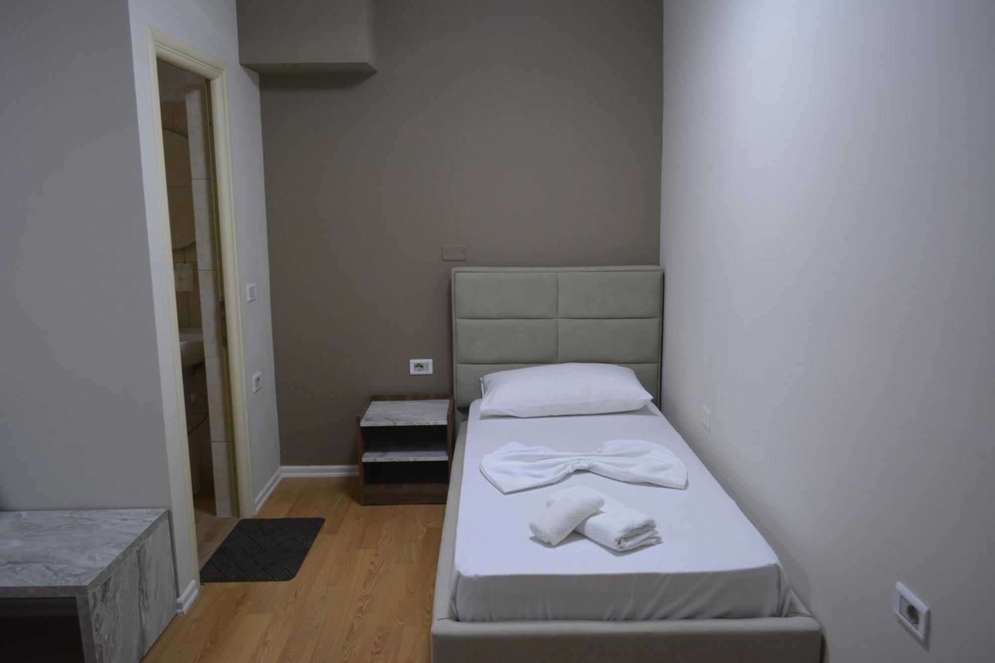 Hotel Her Vlore Ngoại thất bức ảnh