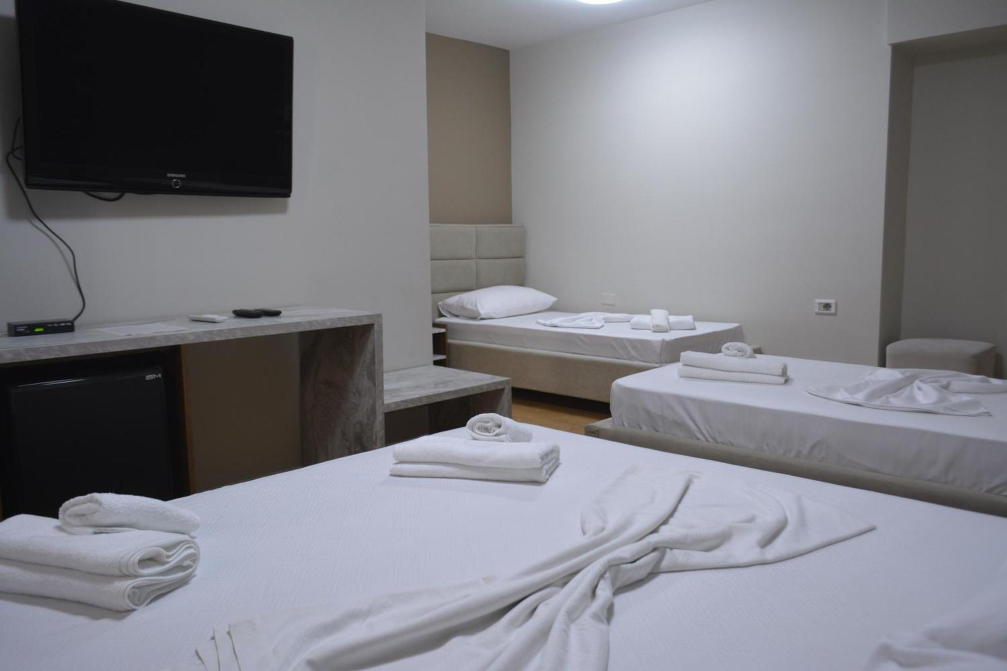 Hotel Her Vlore Ngoại thất bức ảnh