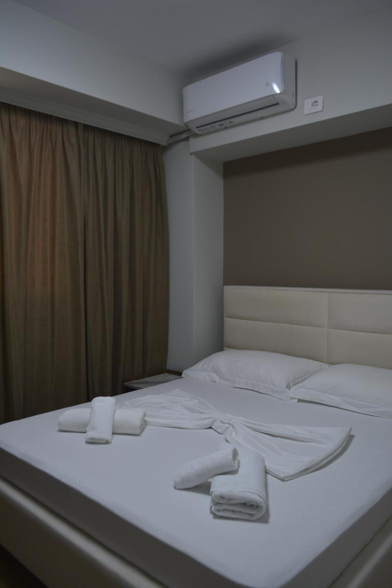 Hotel Her Vlore Ngoại thất bức ảnh