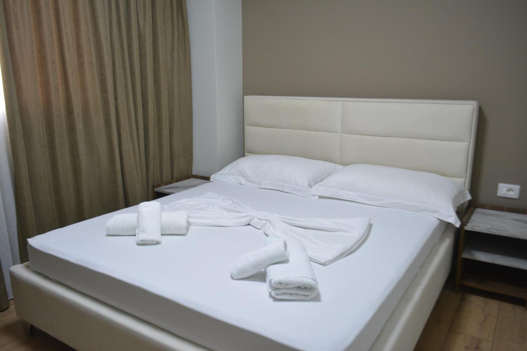 Hotel Her Vlore Ngoại thất bức ảnh