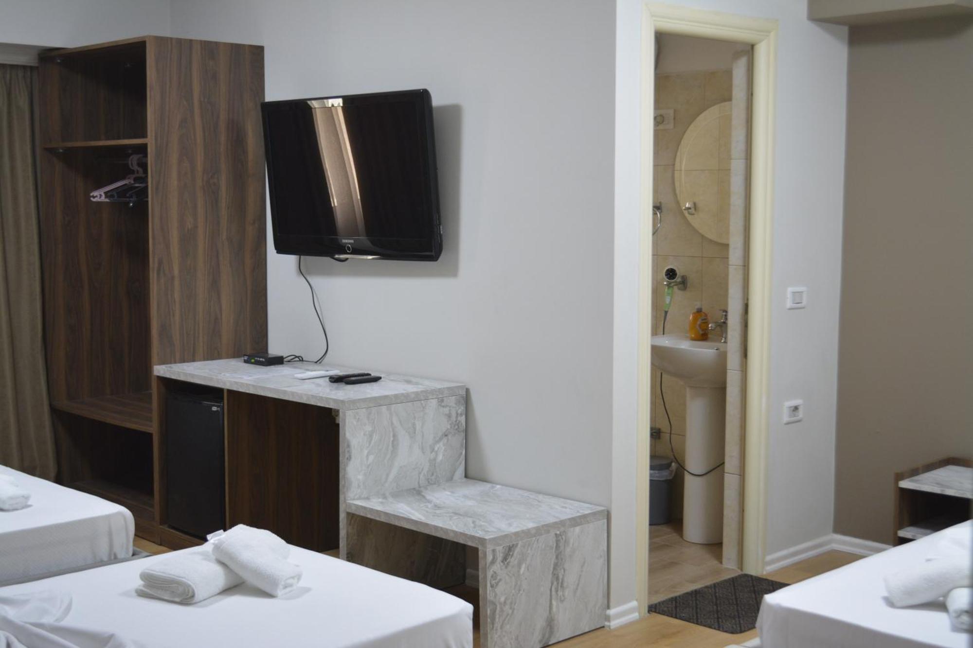Hotel Her Vlore Ngoại thất bức ảnh