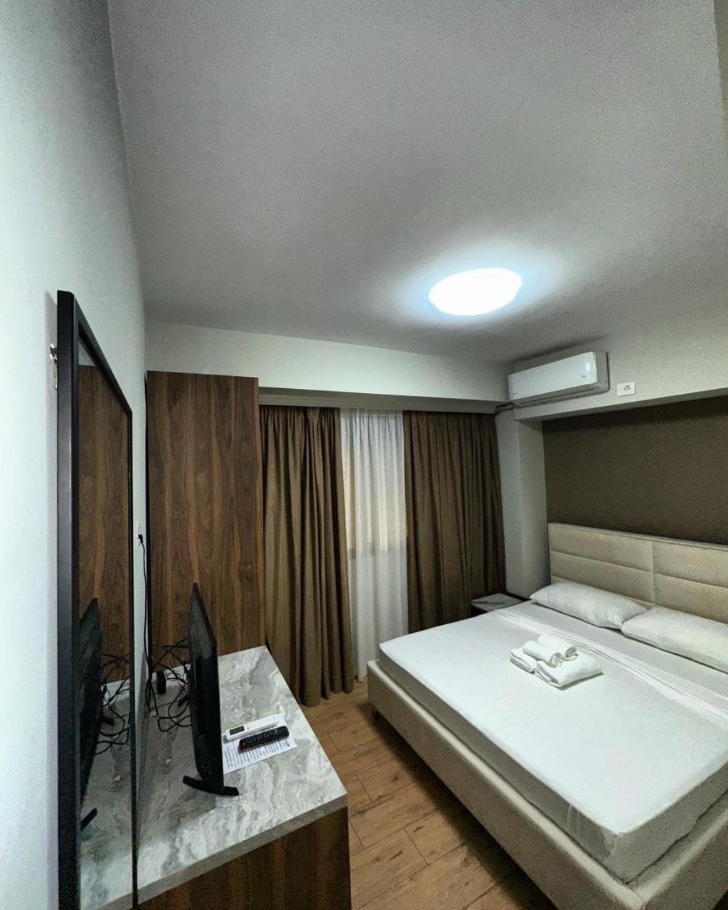 Hotel Her Vlore Ngoại thất bức ảnh