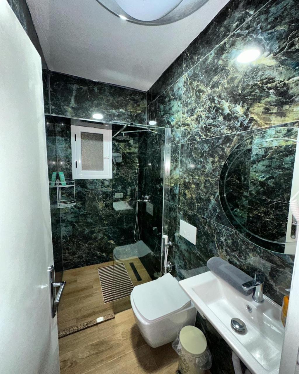 Hotel Her Vlore Ngoại thất bức ảnh
