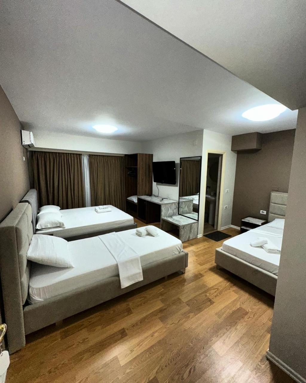Hotel Her Vlore Ngoại thất bức ảnh