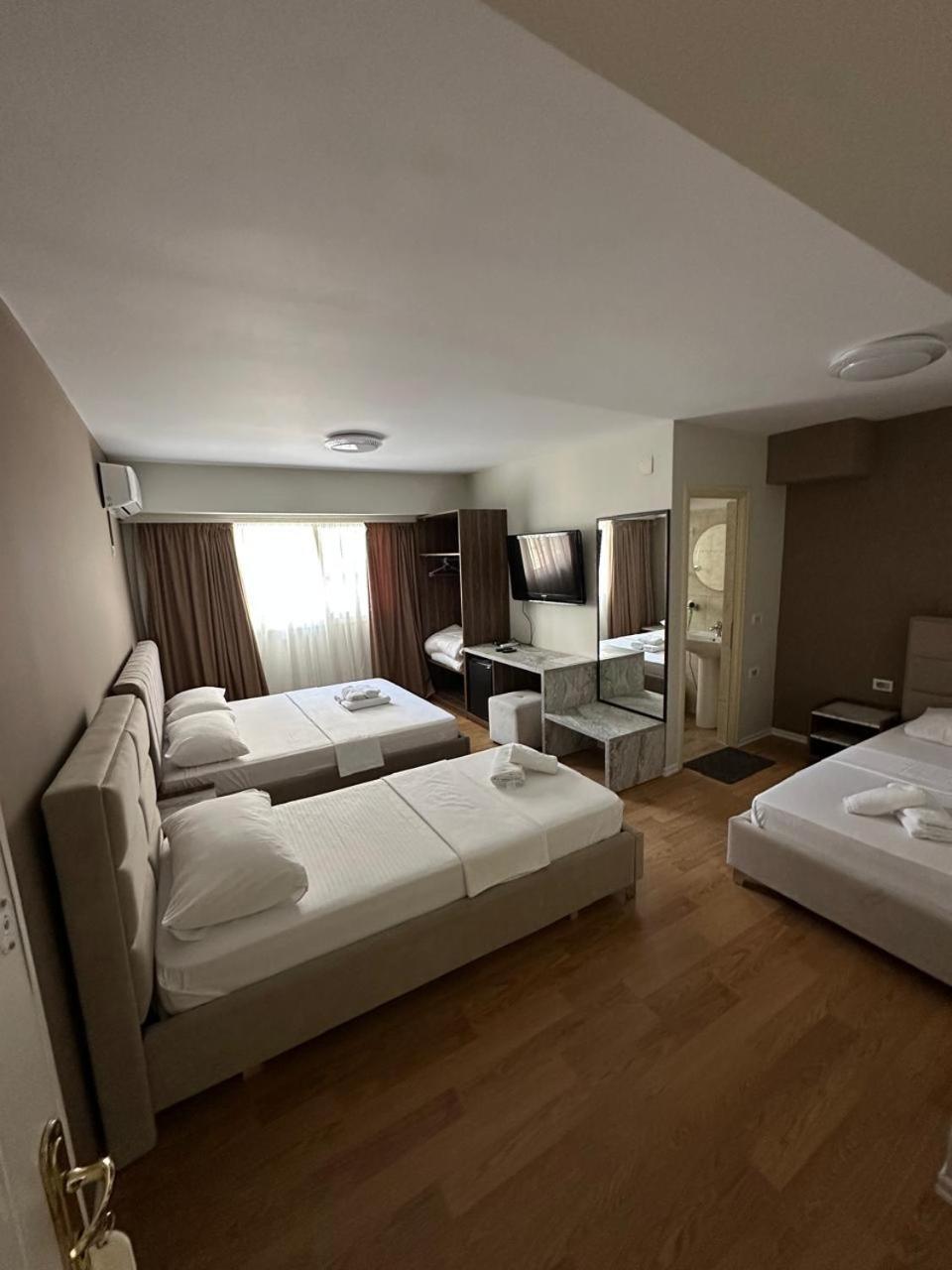 Hotel Her Vlore Ngoại thất bức ảnh