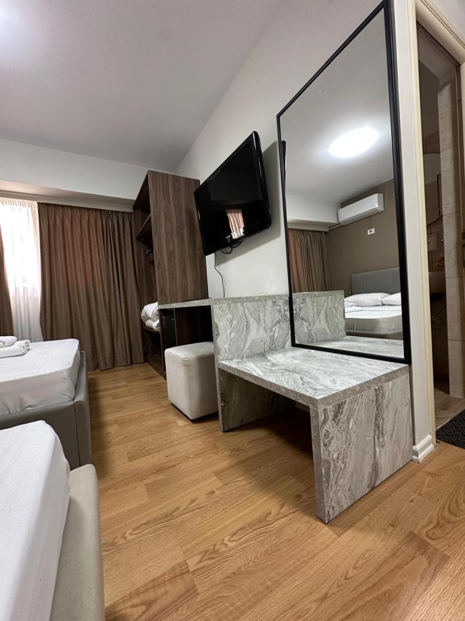 Hotel Her Vlore Ngoại thất bức ảnh