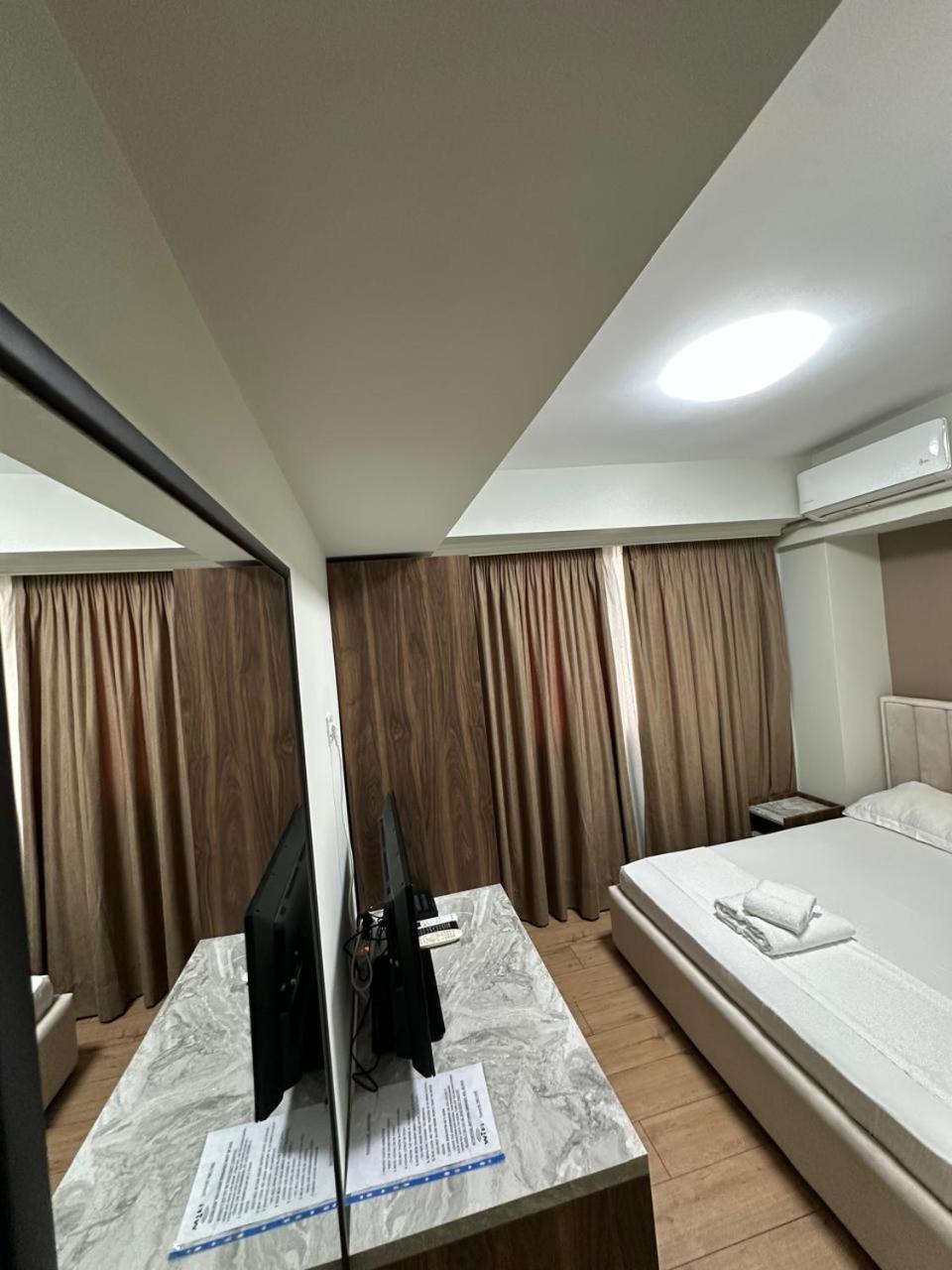 Hotel Her Vlore Ngoại thất bức ảnh