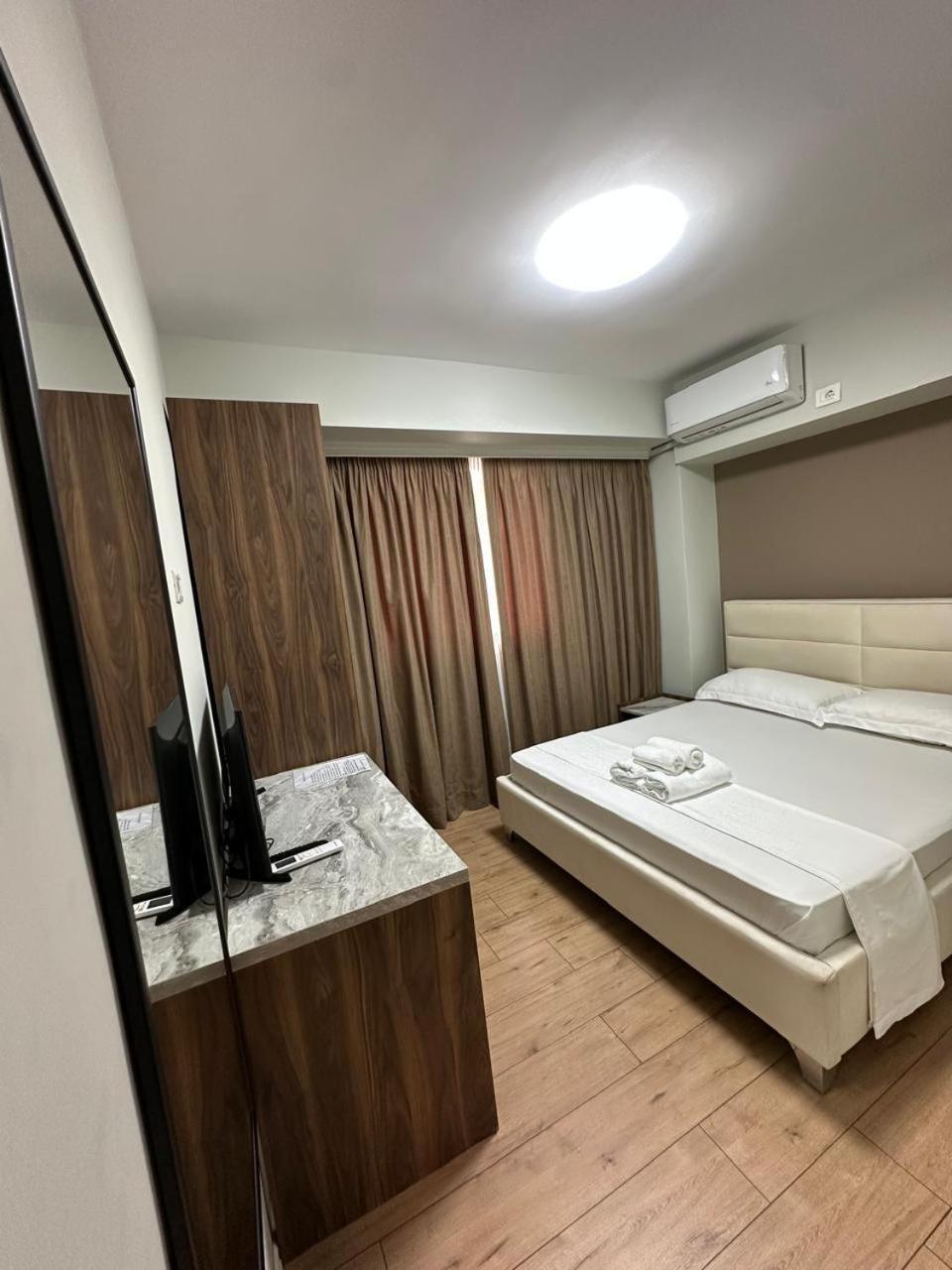 Hotel Her Vlore Ngoại thất bức ảnh