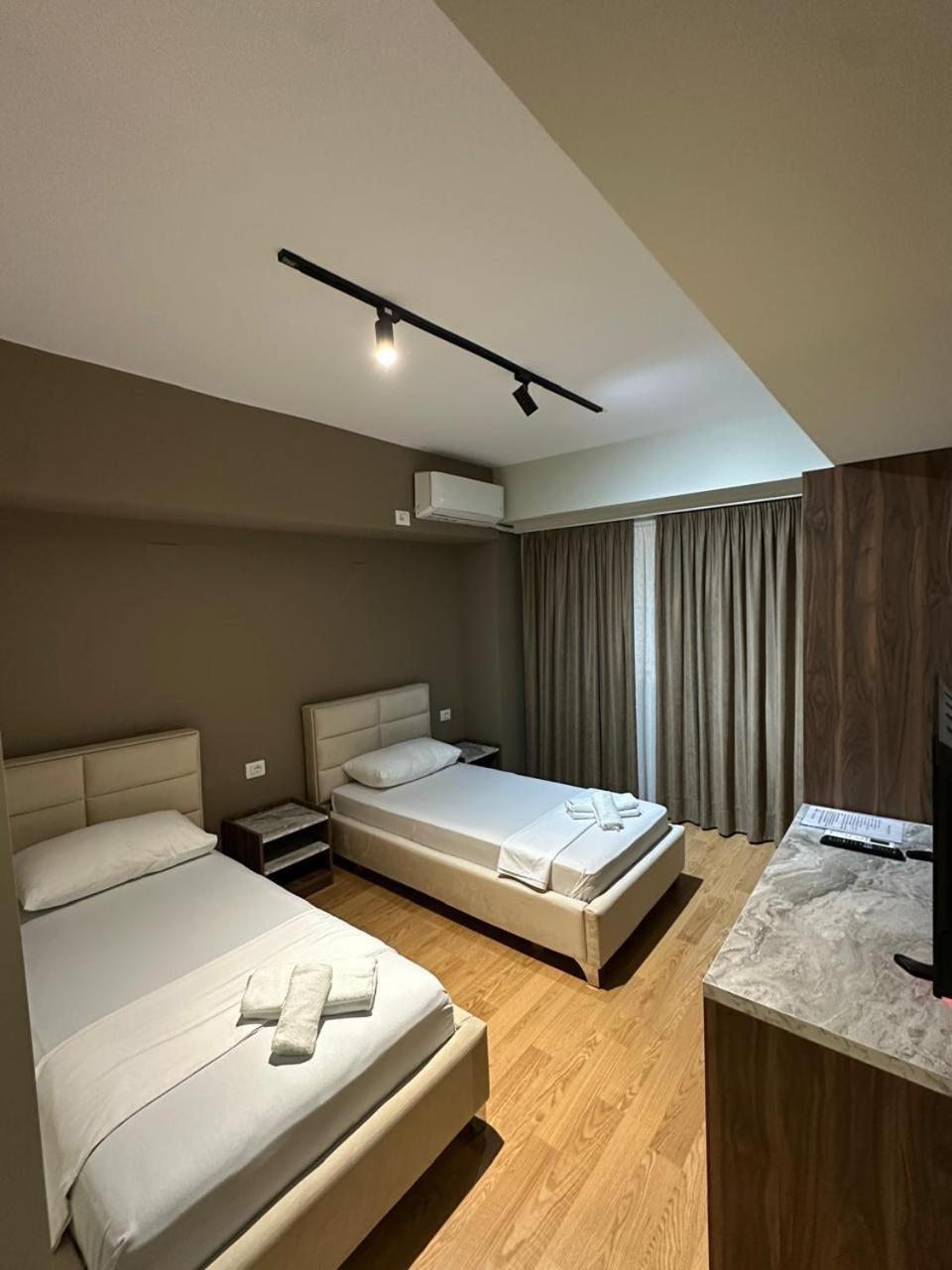 Hotel Her Vlore Ngoại thất bức ảnh