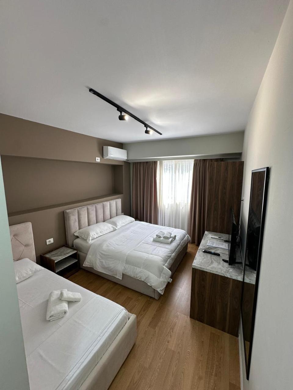 Hotel Her Vlore Ngoại thất bức ảnh