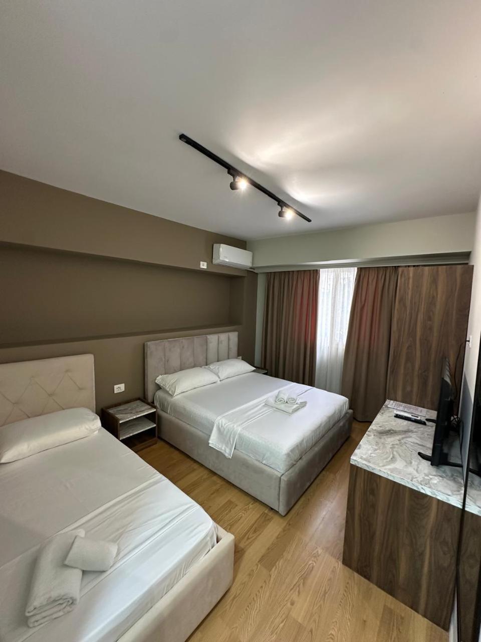 Hotel Her Vlore Ngoại thất bức ảnh