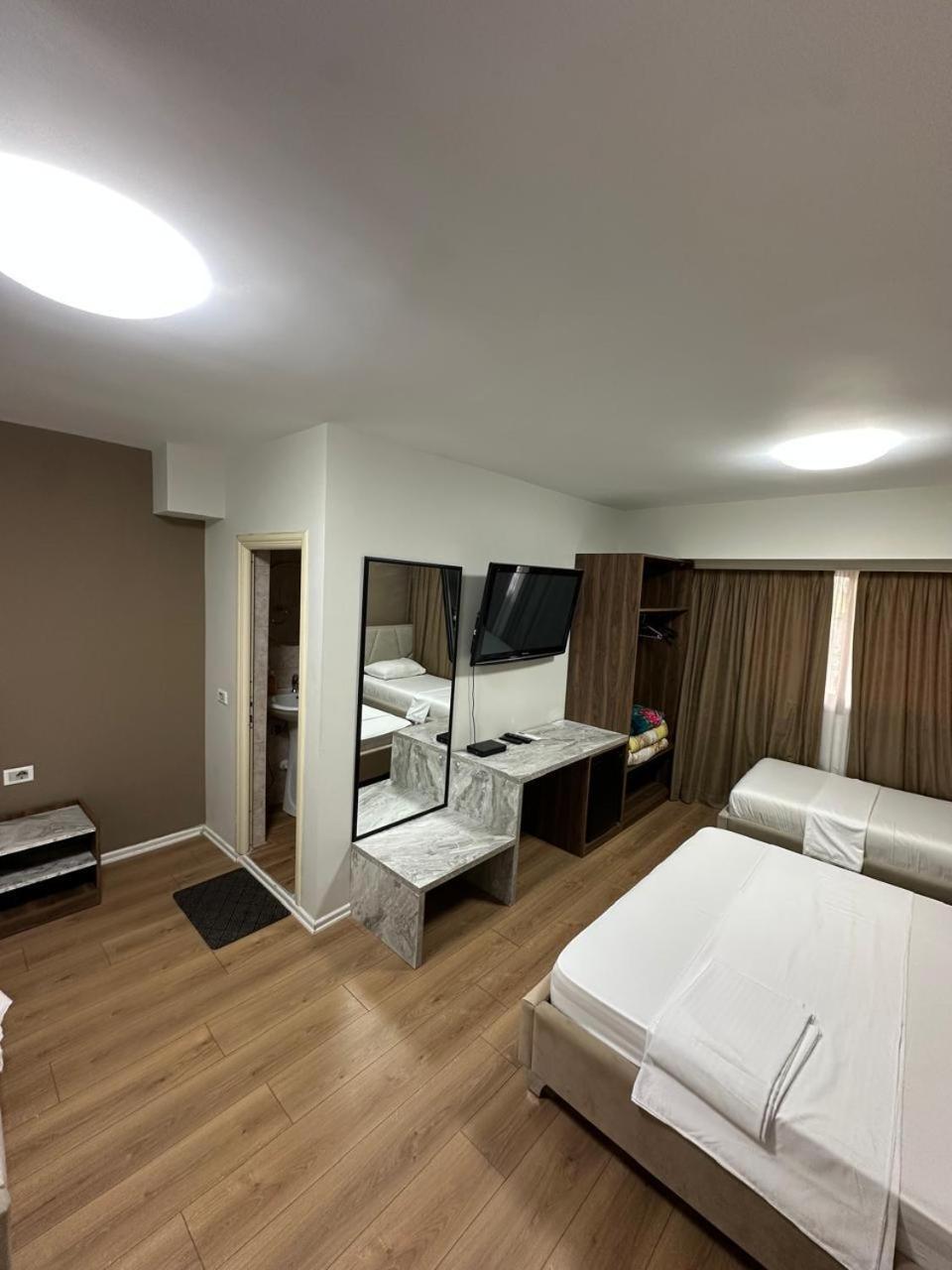 Hotel Her Vlore Ngoại thất bức ảnh